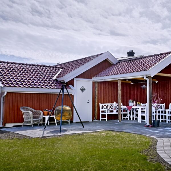 Ny garage med uteplass på Nøtterøy - Koslig uteplass
