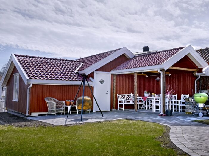 Ny garage med uteplass på Nøtterøy - Koslig uteplass